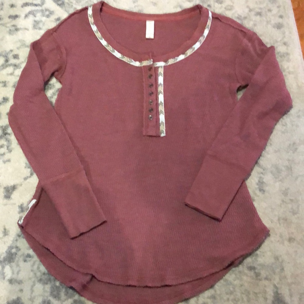 Atltar’d state thermal with embroidery. Size xs